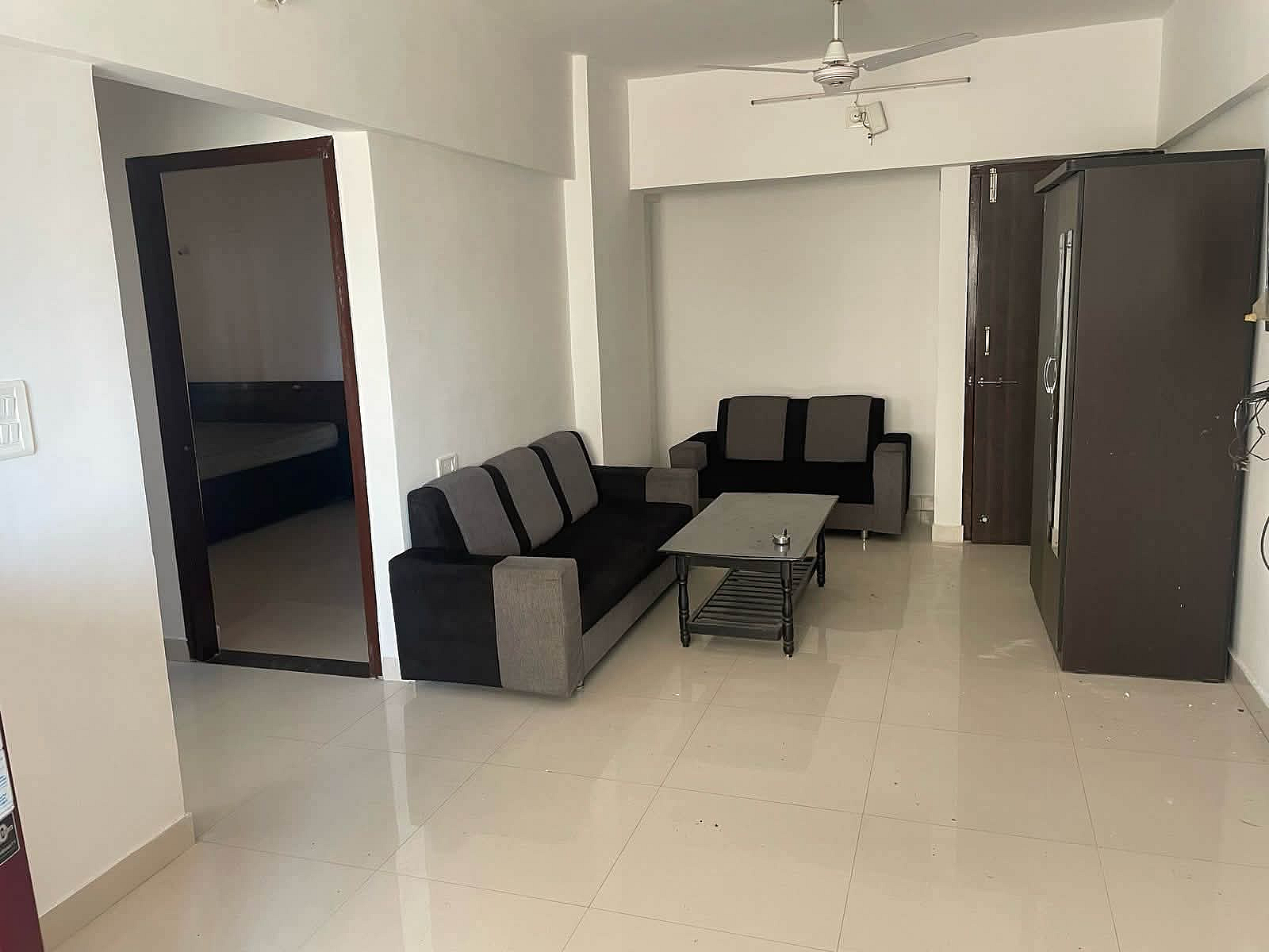 2 BHK apartment for rent at Kumkum Apartment, New Navratna Complex