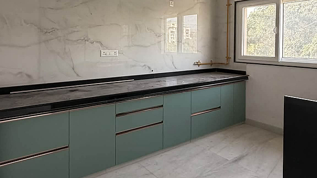 A well-maintained 3 BHK in a new building, ideal for families looking for a comfortable home in a prime Navratan locatio